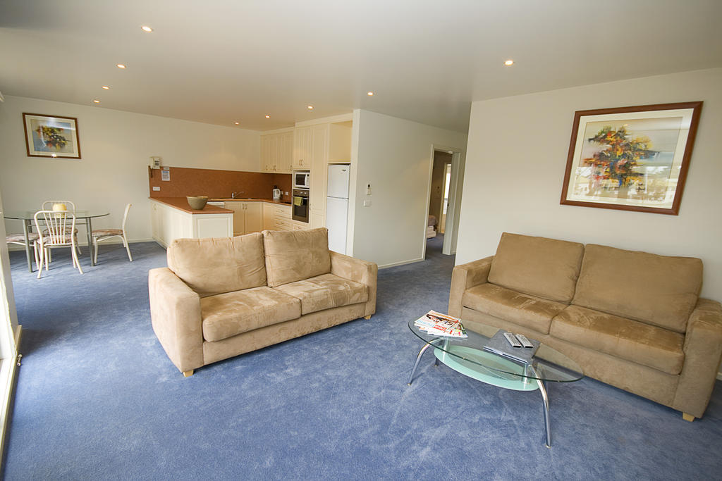 Anchorage & Motel 4*