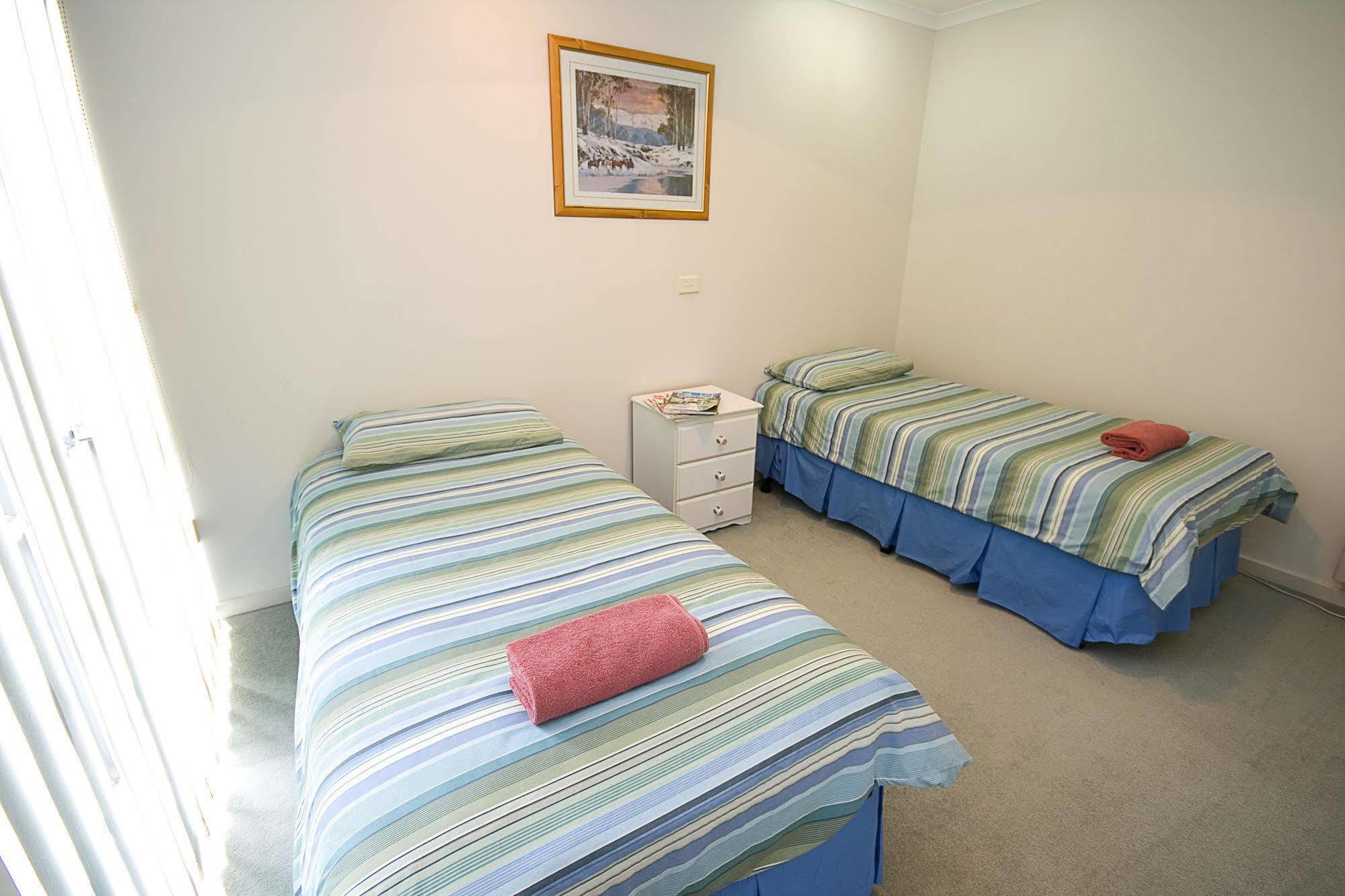Anchorage & Motel 4*